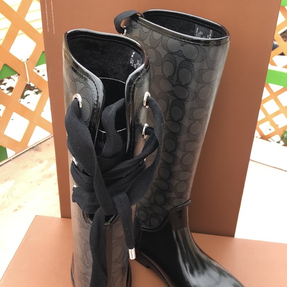 New Coach ‘Tristee’ Outline Signature Rainboots - Picture 3 of 7